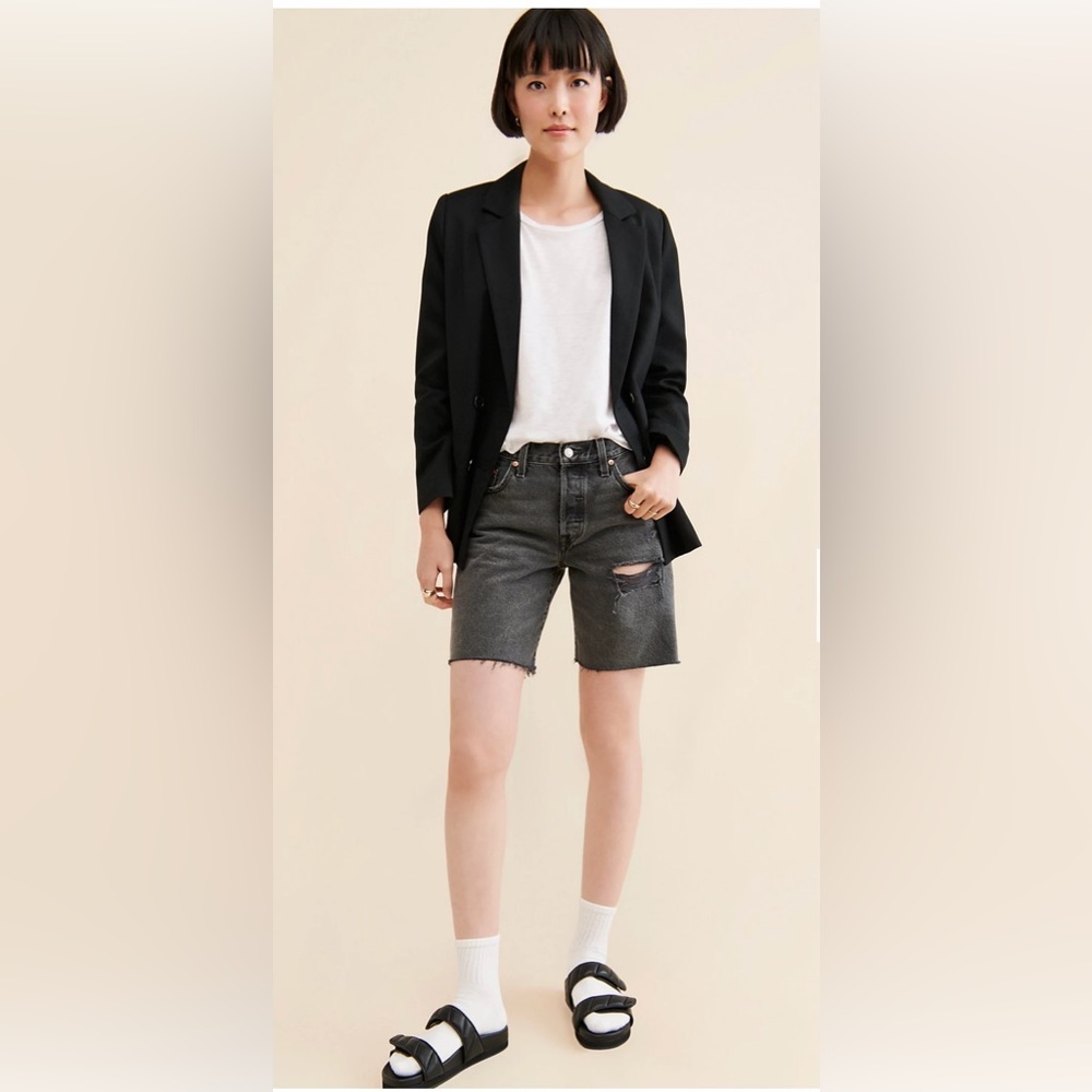 NWT Levi's 501 '90s shorts black "Beach Cut" wash Women’s size 24